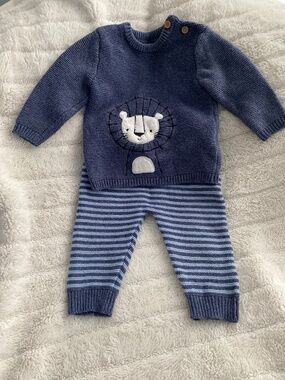 Two Piece Blue Knitted Set with Embroidered Lion